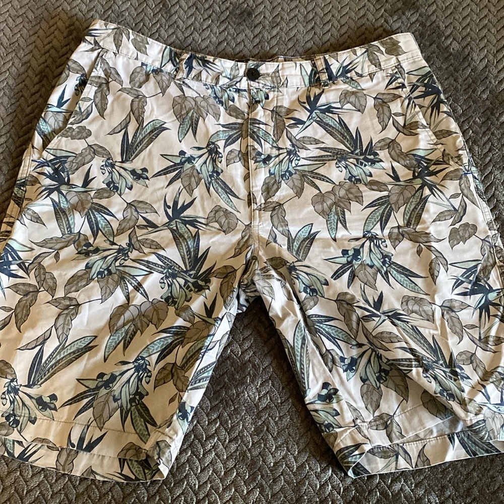 PGA golf shots size 36 waist flower base design